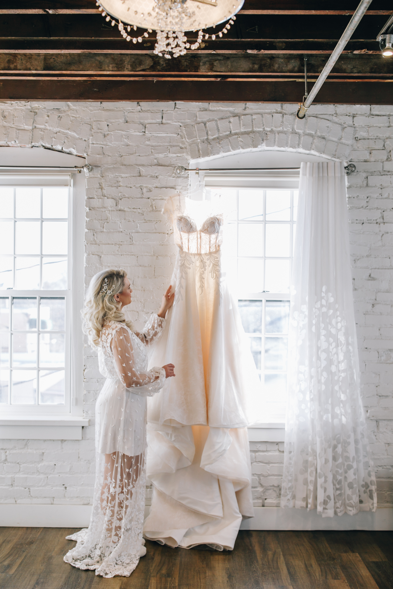 What to wear getting ready on your wedding day Kansas City Wedding Portrait Photographer